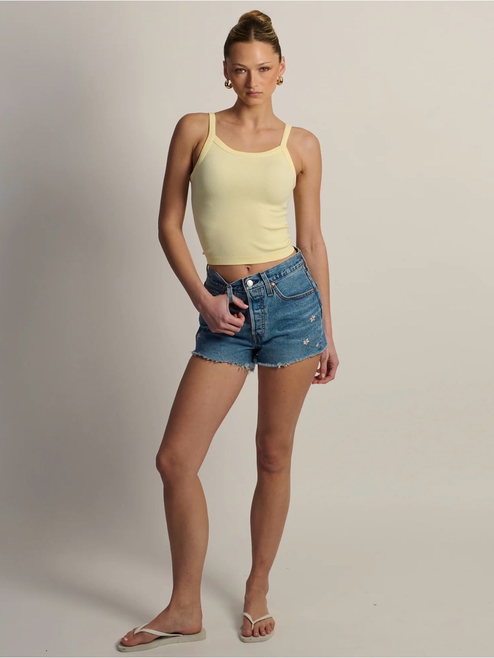 NWT LEVIS 501 OG CURVE SHORT - Size 28 - Picture 2 of 12